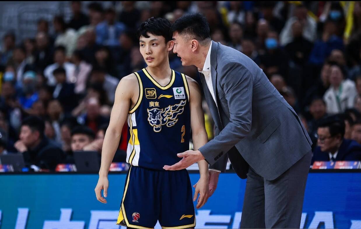 完美体育全站-广东队为何40分惨败？媒体人说出原因，这2人真的难堪大用