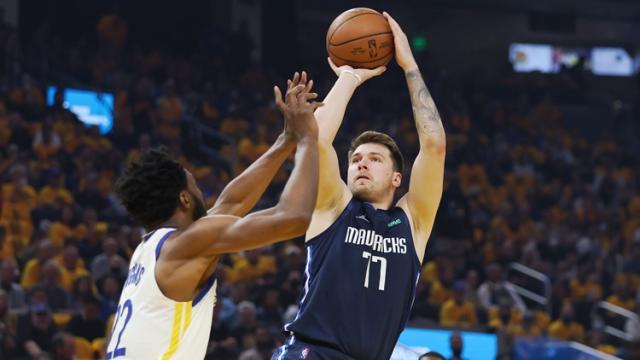 完美体育登录入口-飚中21记三分的独行侠 还是死在了三分线上